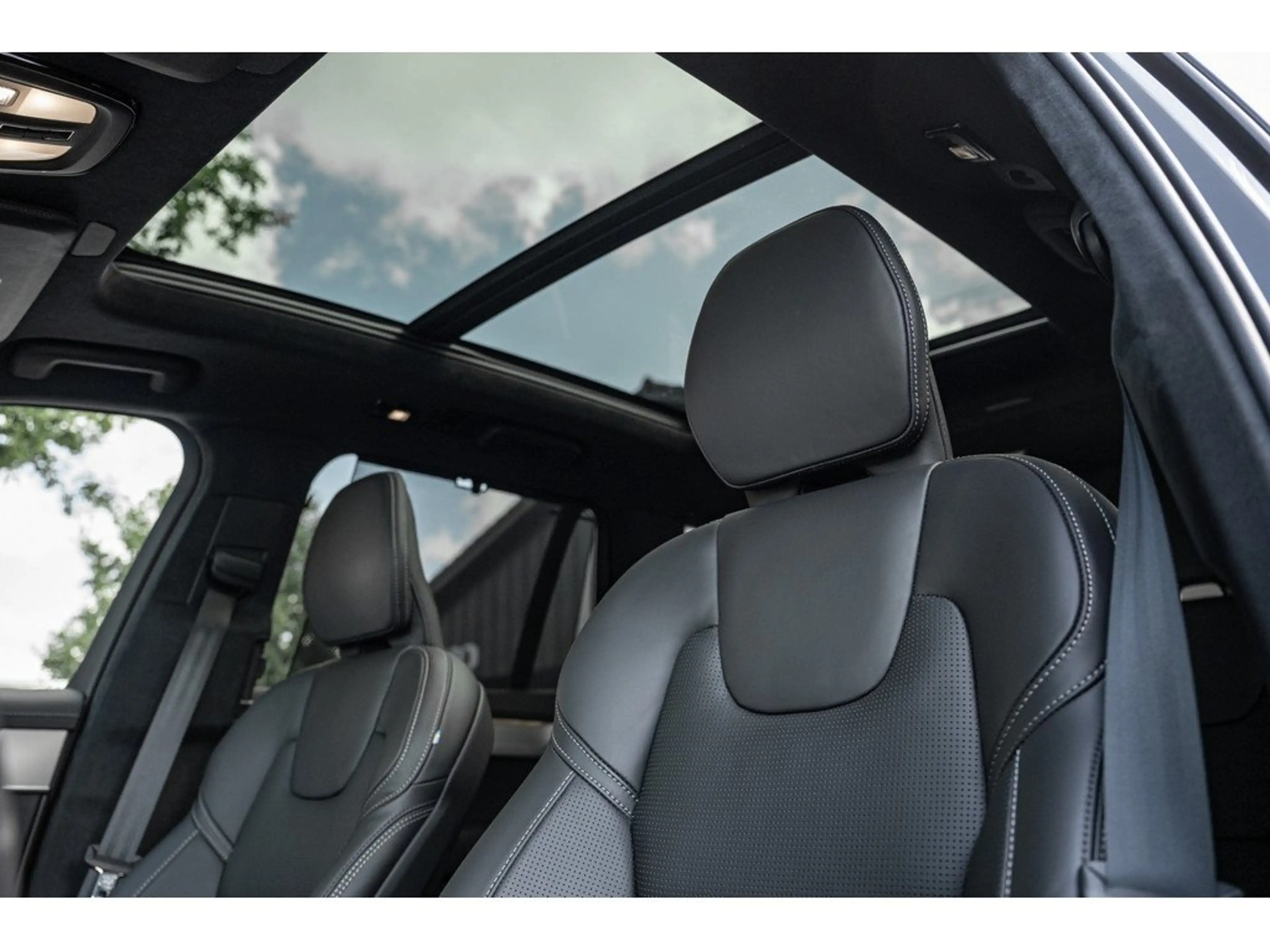 Volvo XC90 T8 Ultra Black Edition Recharge AWD B&W AHK — photo 13