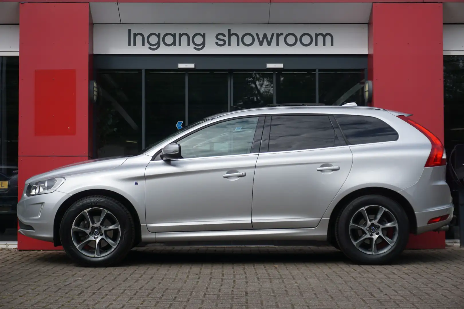 Volvo XC60 2.0 D3 FWD Ocean Race | Panoramadak | Leder | ACC Grau - 2