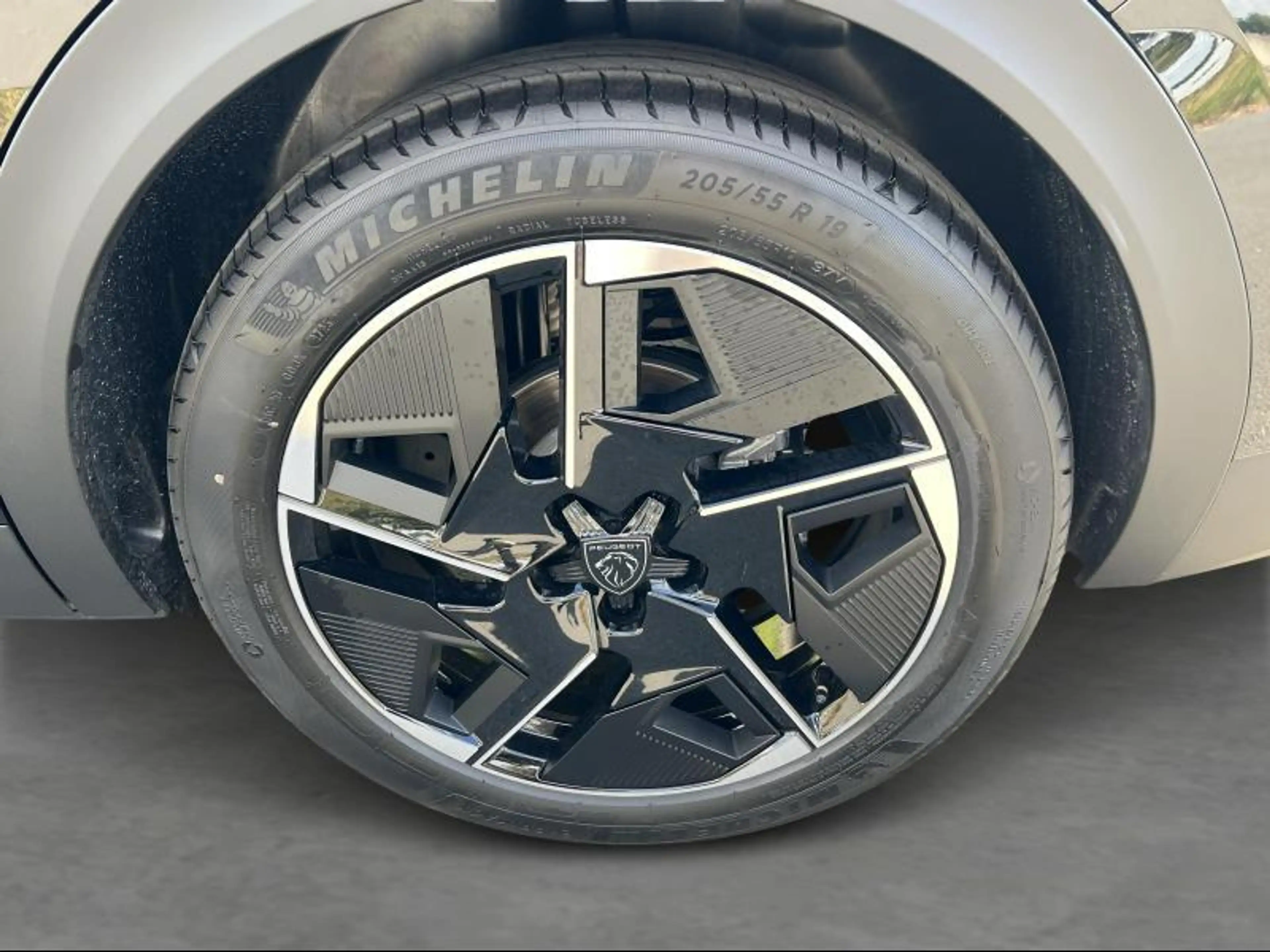 Peugeot 408 GT Hybrid 145 DCS6 — photo 7