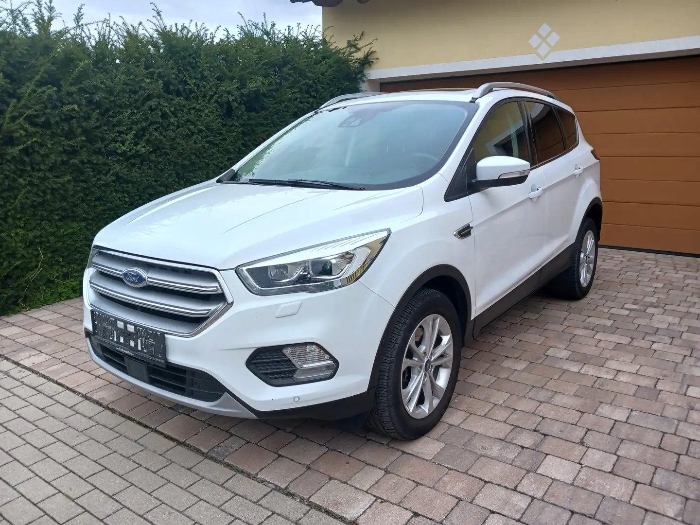 Ford Kuga Kuga 2,0 TDCi Titanium Weiß - 1