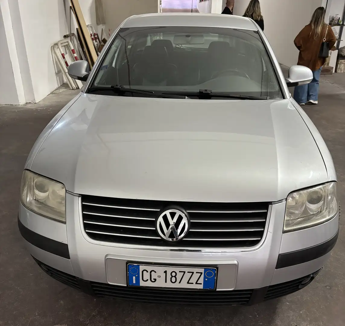 Volkswagen Passat 1.9 tdi Trendline 130cv - 1