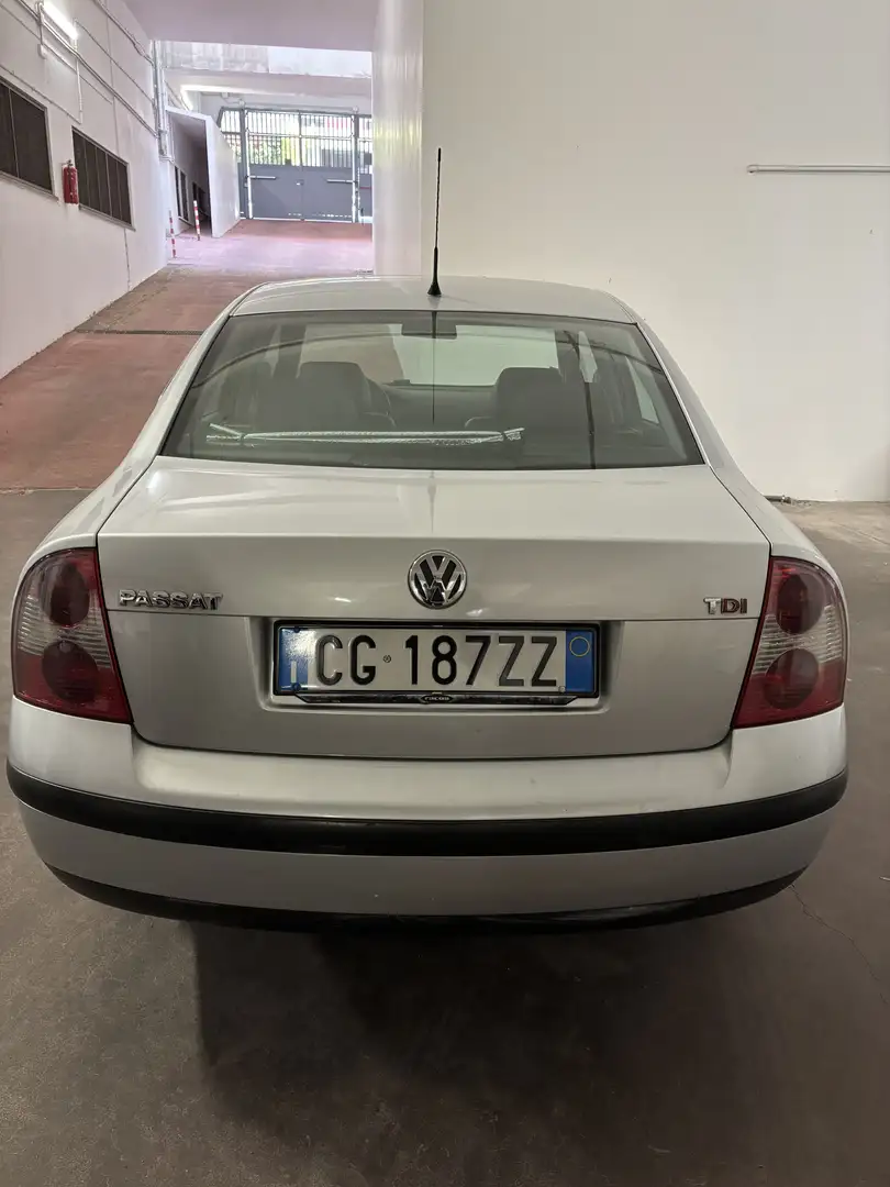 Volkswagen Passat 1.9 tdi Trendline 130cv - 2