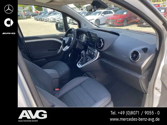 Mercedes-Benz T-Class view 9