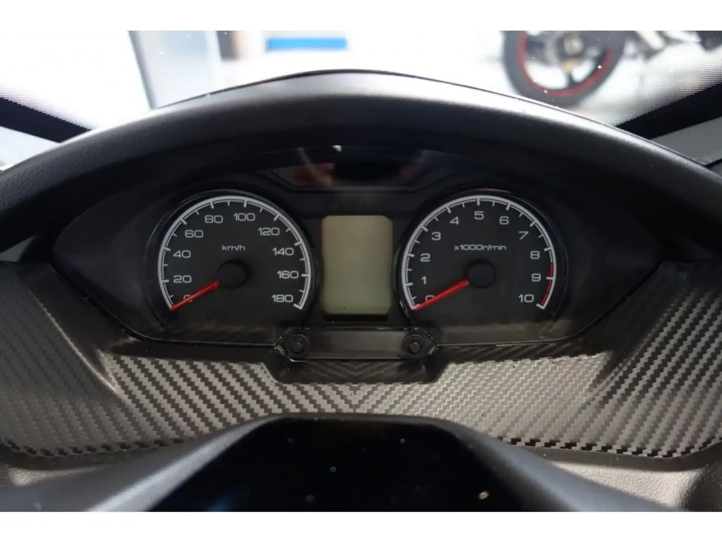 Suzuki Burgman 400 Negro - 2