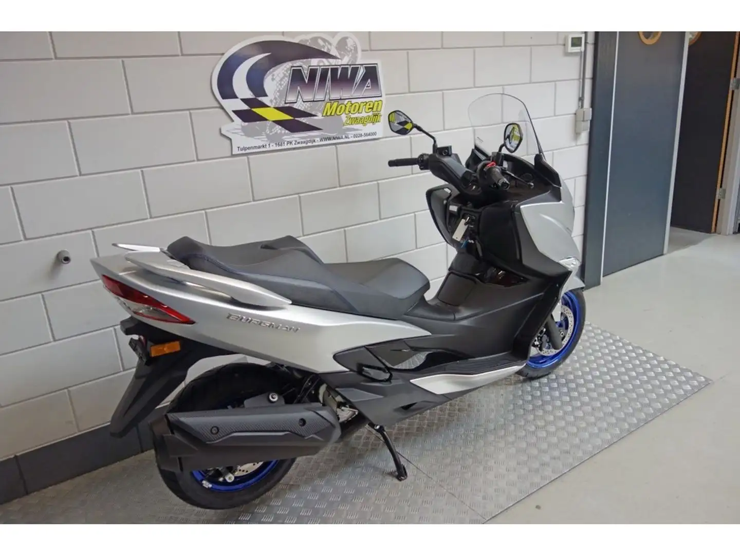Suzuki Burgman 400 Grau - 2