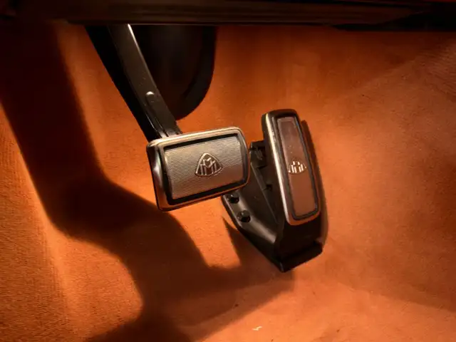 Mercedes-Benz Maybach view 21
