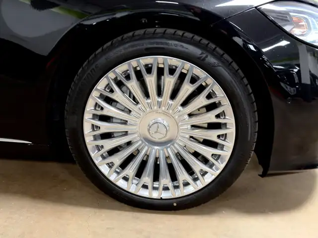 Mercedes-Benz Maybach view 8