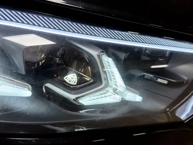 Mercedes-Benz Maybach view 12