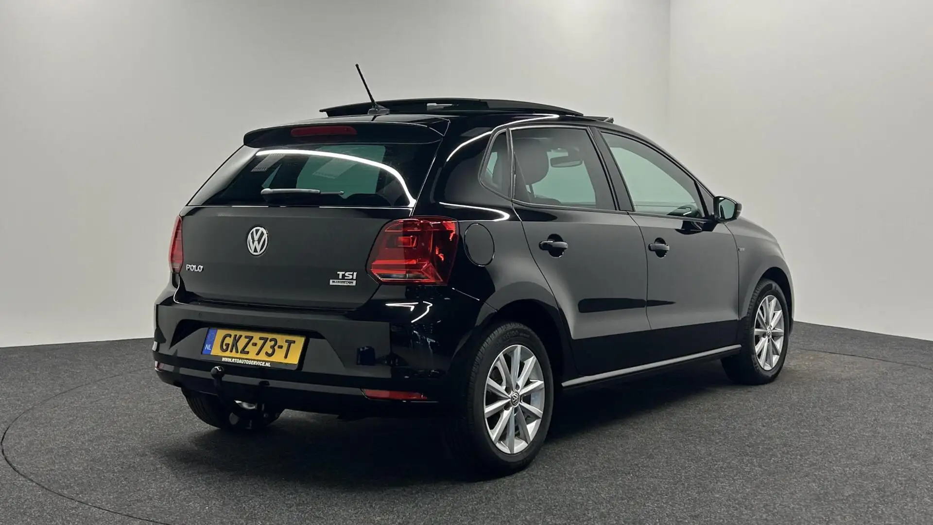 Volkswagen Polo 1.2 TSI Highline PANO LM CRUISE TREKHAAK 5 DEURS E Schwarz - 2