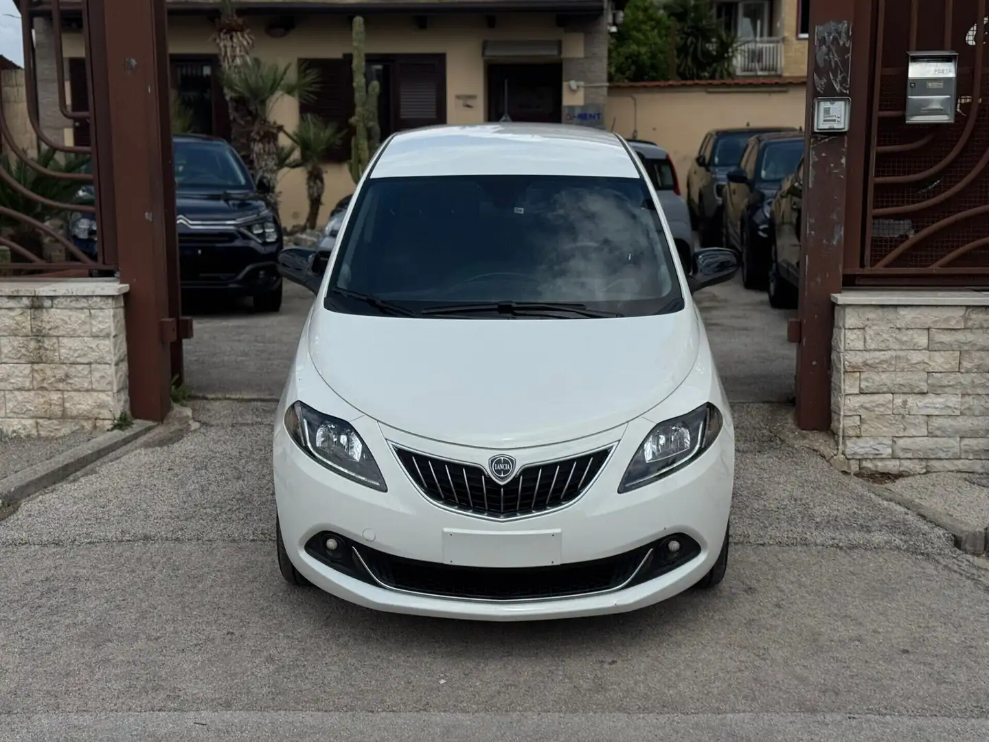 Lancia Ypsilon 1.0 FireFly 5 porte S&S Hybrid Gold Blanco - 1