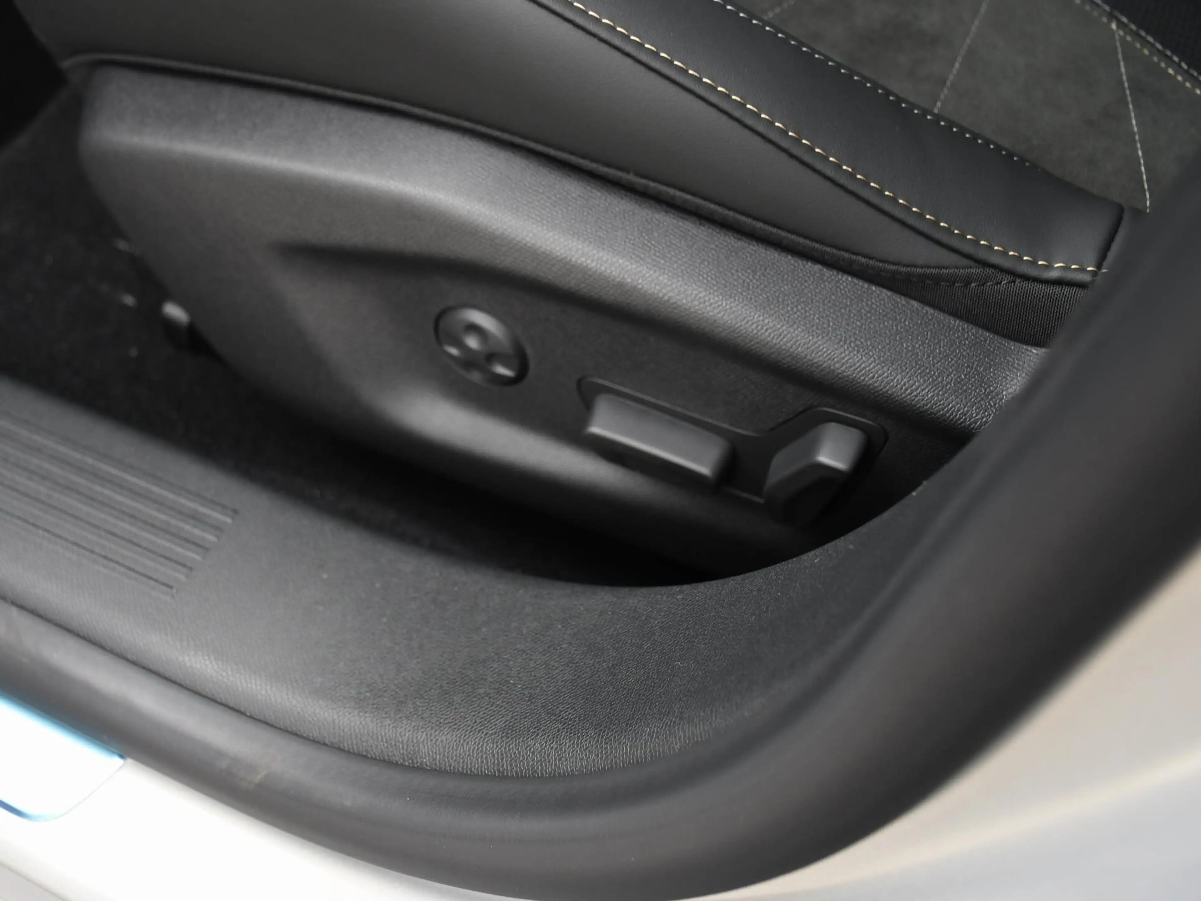 DS Automobiles DS 4 No E-Tense Etoile Absolute Comfort Pack 58.3Kwh 21 — photo 15
