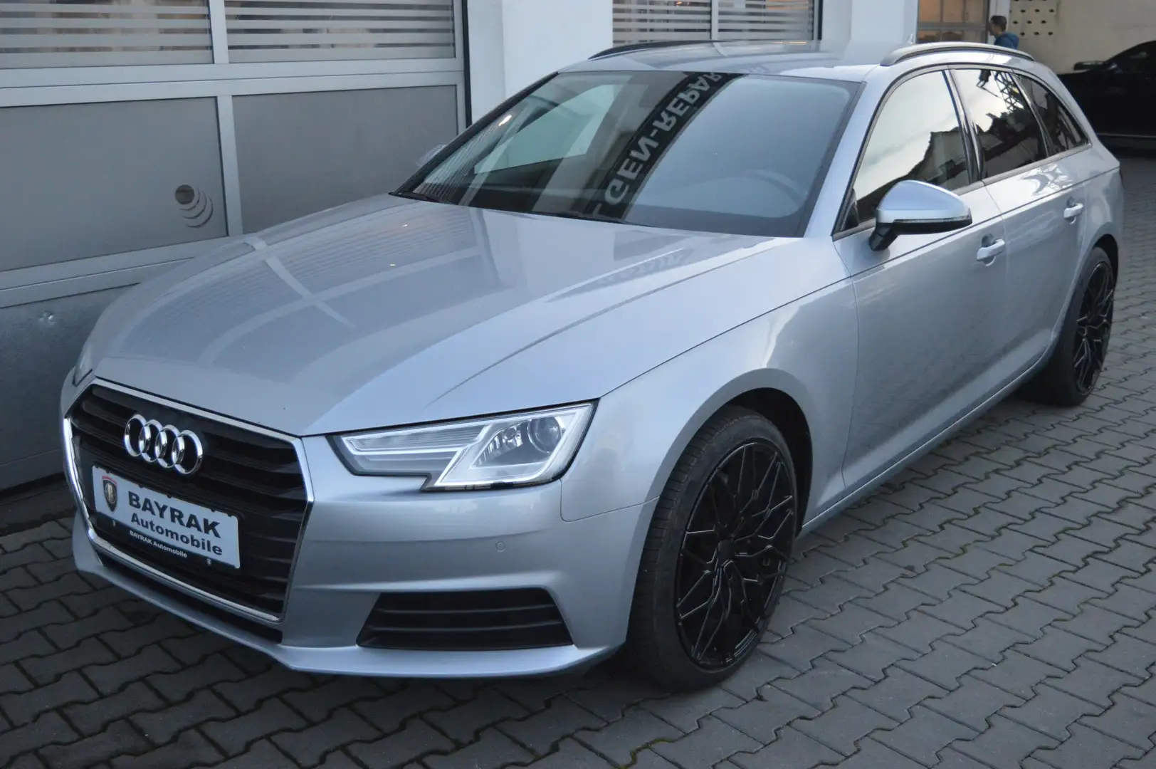 Audi A4 A4 Avant 2.0 40 TDI*Xenon*R.Kamera*NAVI*PTS*TÜV Grau - 1