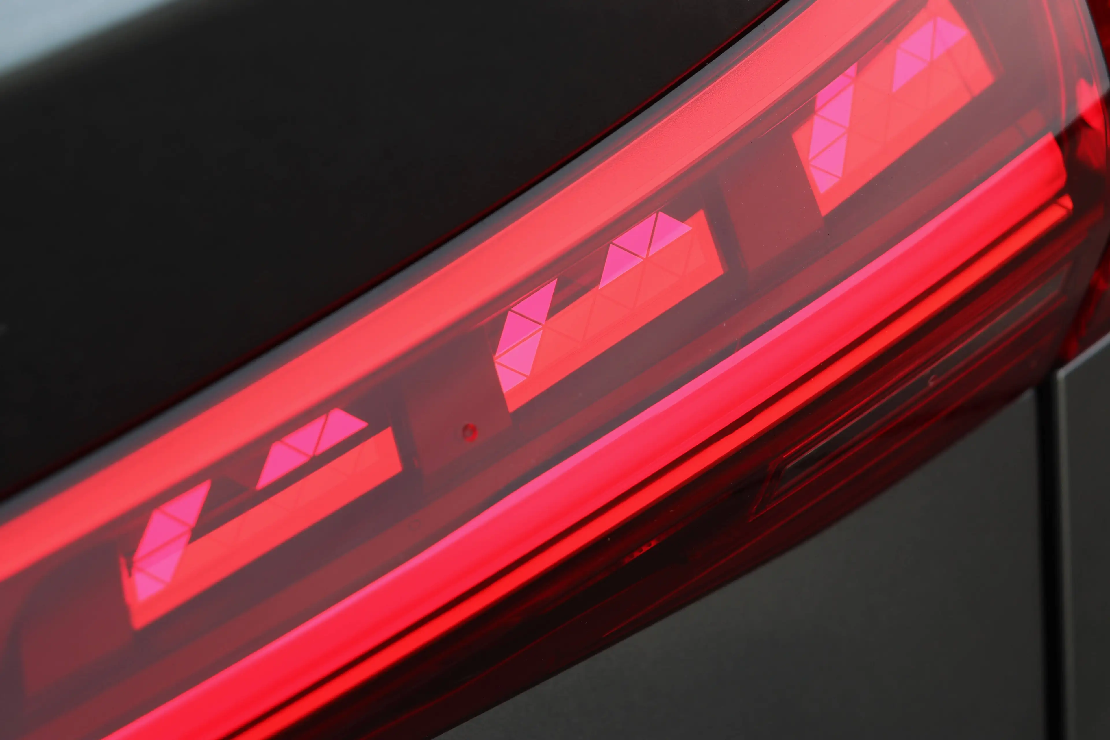 Audi S6 e-tron Avant 100 kW Quattro - SoftClose/BlindSpot/360/Towbar/21"/SOH=97% — photo 26
