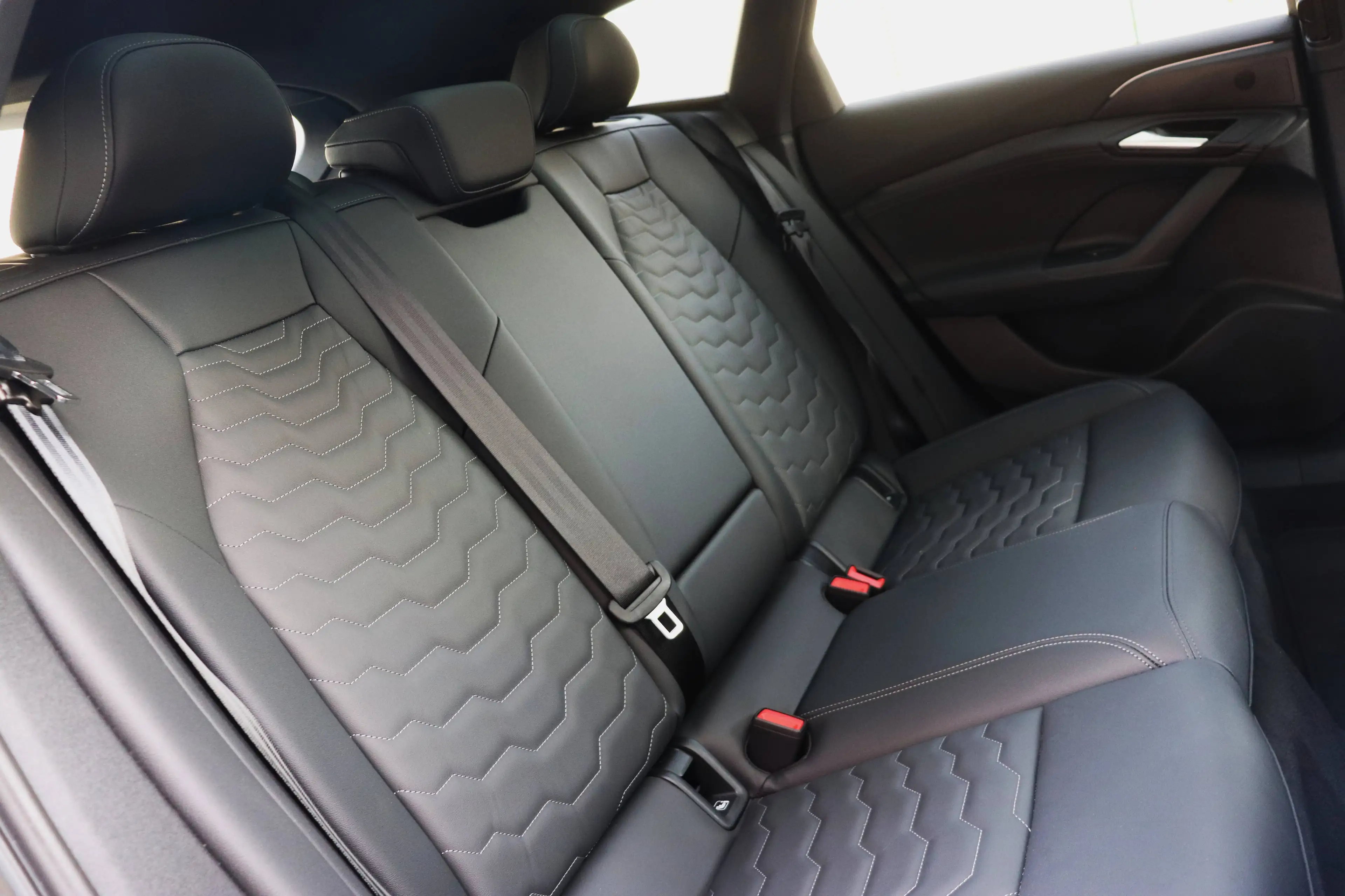 Audi S6 e-tron Avant 100 kW Quattro - SoftClose/BlindSpot/360/Towbar/21"/SOH=97% — photo 15