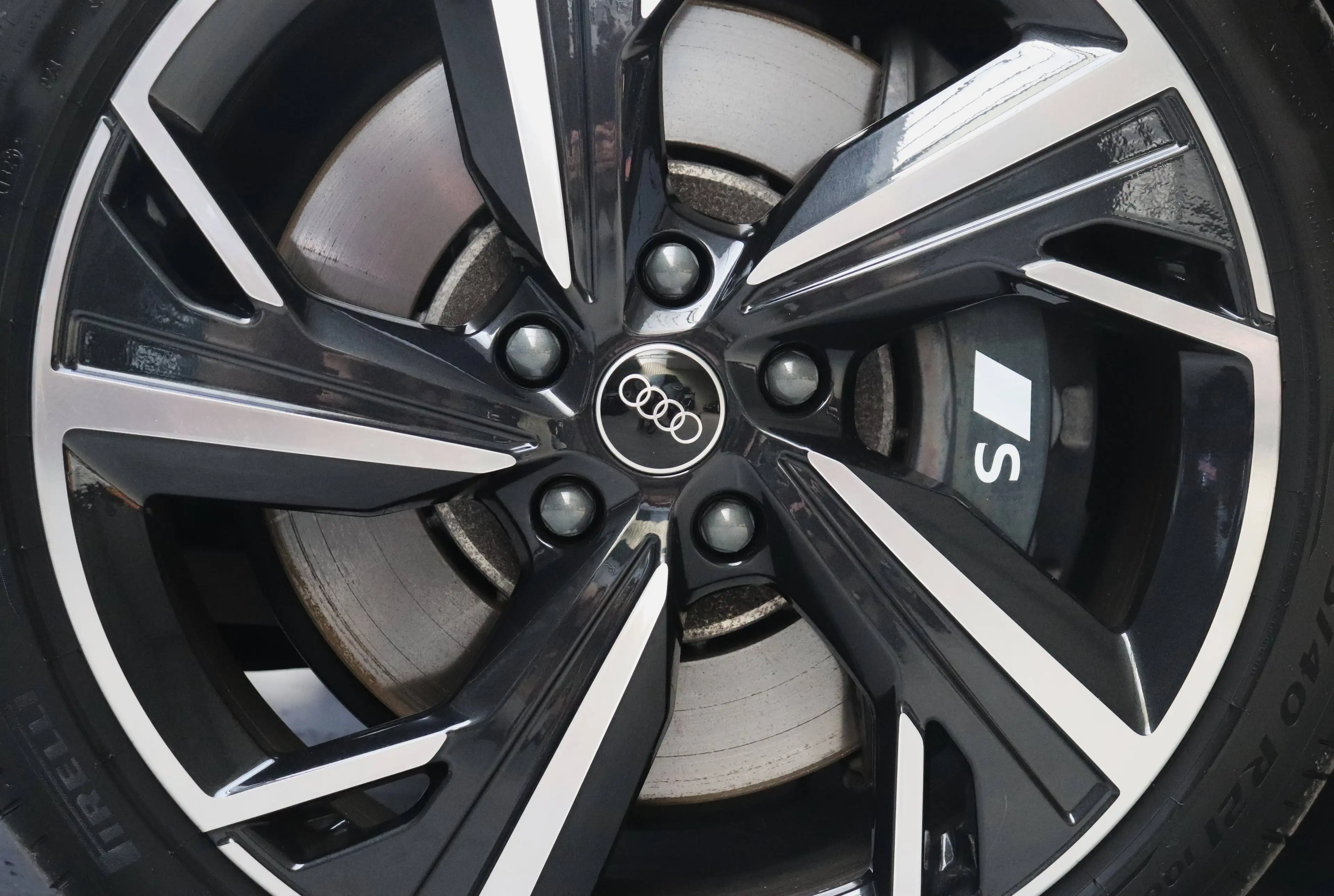 Audi S6 e-tron Avant 100 kW Quattro - SoftClose/BlindSpot/360/Towbar/21"/SOH=97% — photo 4