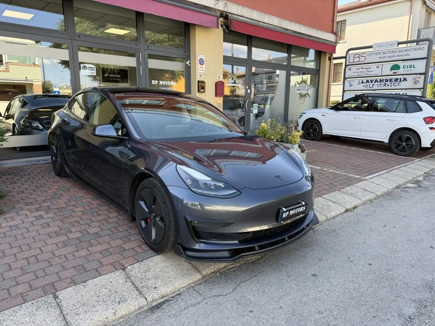 Tesla Model 3 Long Range Dual Motor awd Grijs - 1