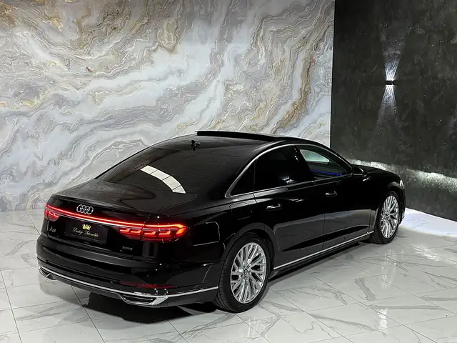 Audi A8 view 9