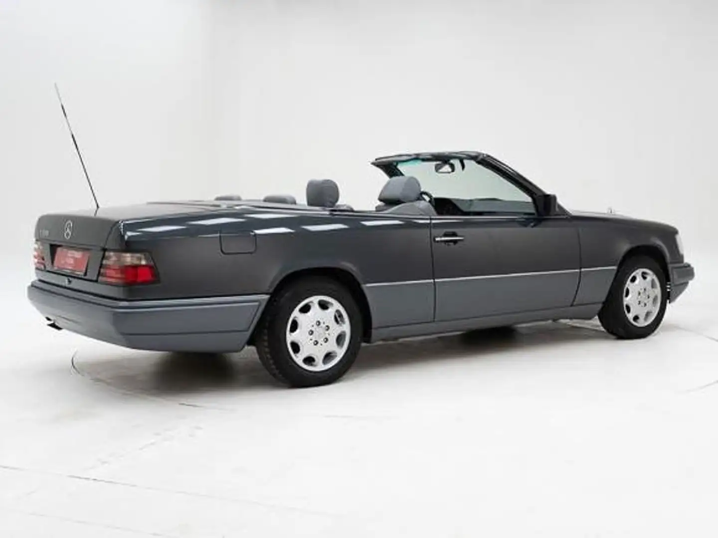 Mercedes-Benz E 220 Cabriolet '94 CH33590 Grijs - 2