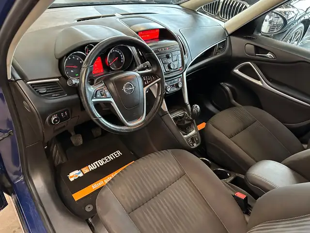 Opel Zafira view 8