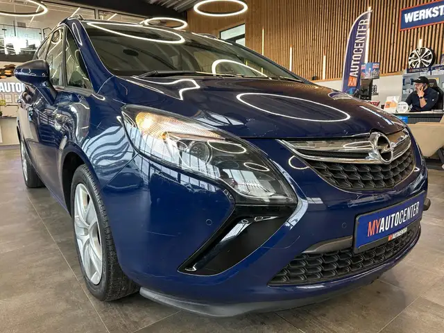 Opel Zafira view 3