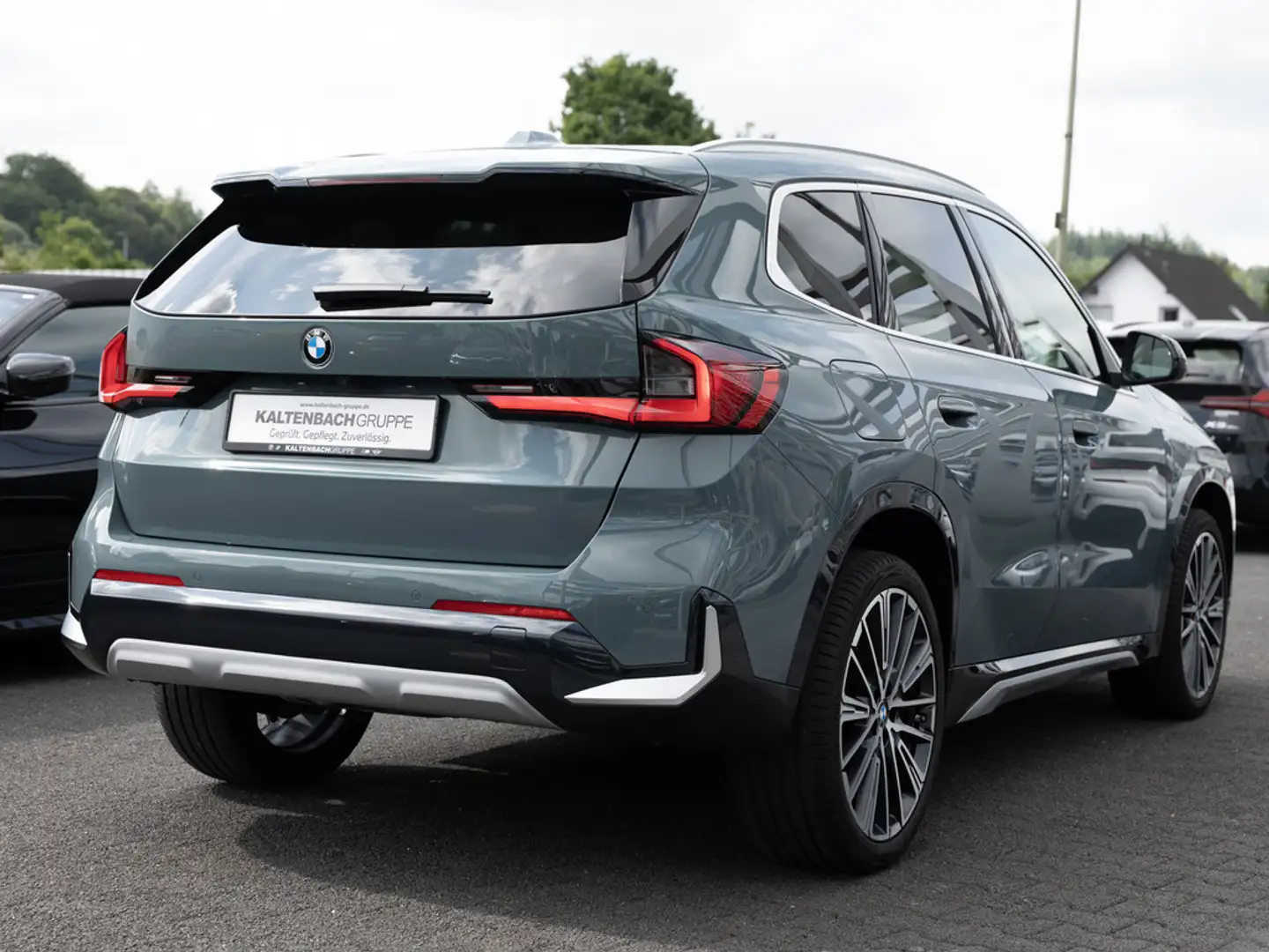 BMW X1 xDrive 23d X-Line AHK LED NAVI KAMERA SHZ Grün - 2