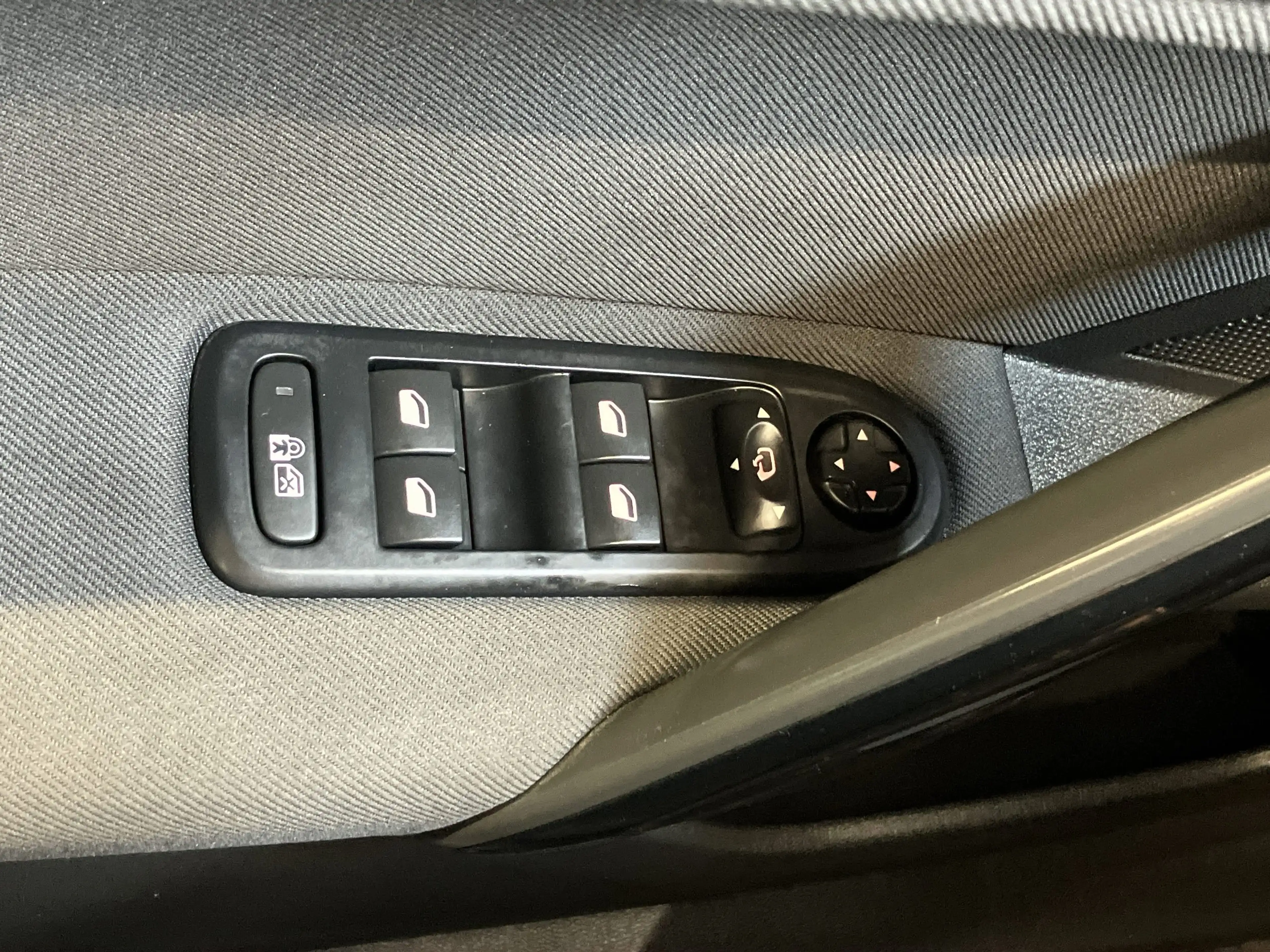 Peugeot 508 SW 1.6 155 THP Style Pano+SHZ+2xKlima+PDC — photo 14