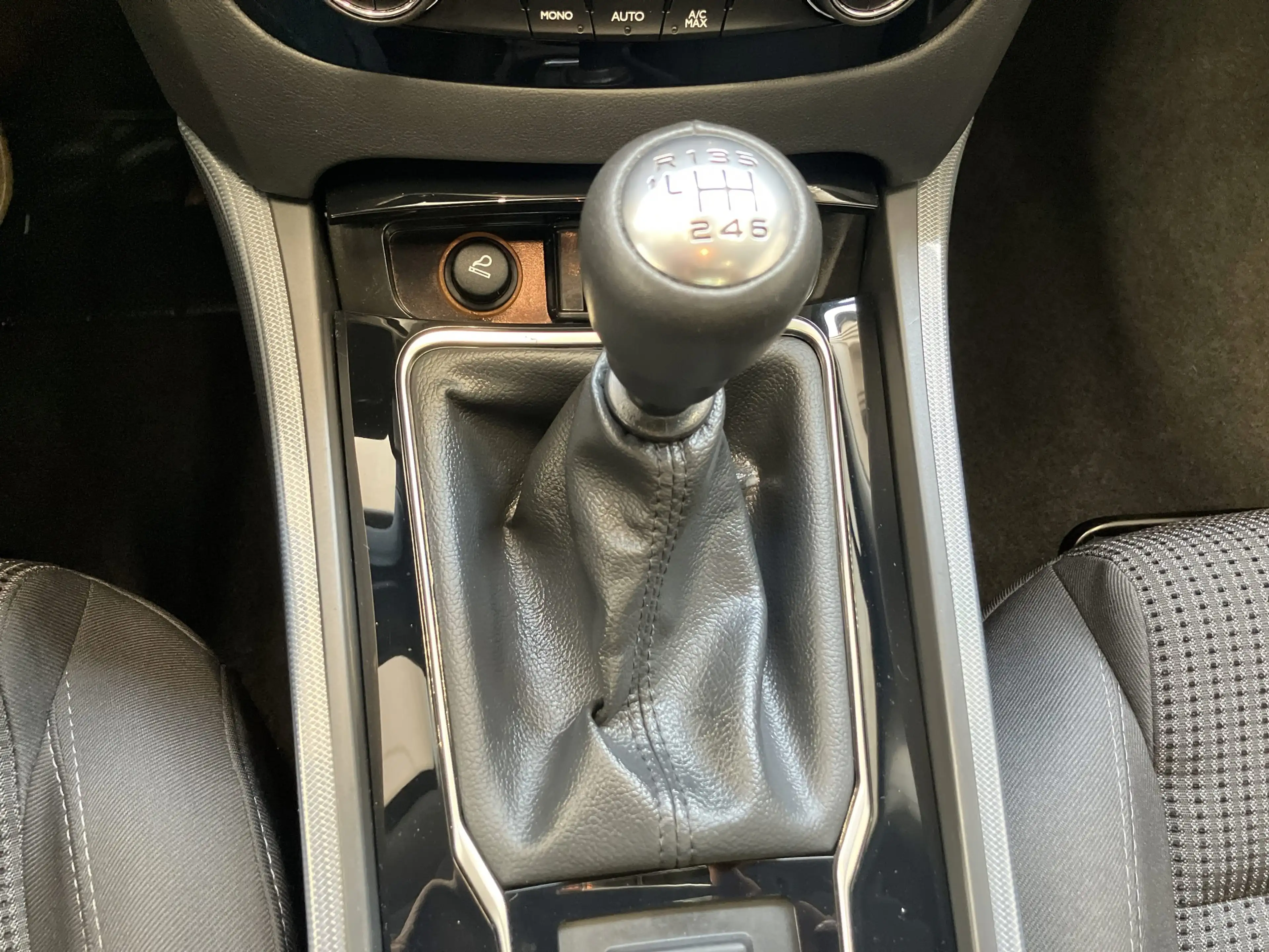 Peugeot 508 SW 1.6 155 THP Style Pano+SHZ+2xKlima+PDC — photo 13