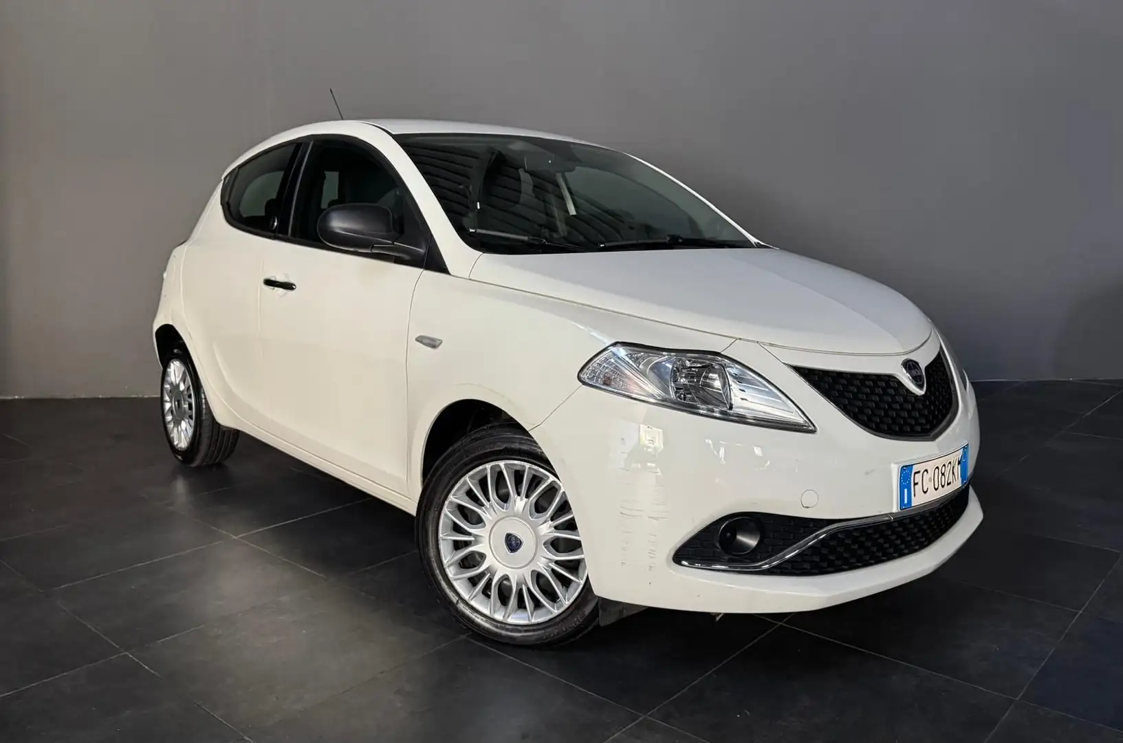 Lancia Ypsilon 1.2 Gold ecochic Gpl 69cv my16 - 1