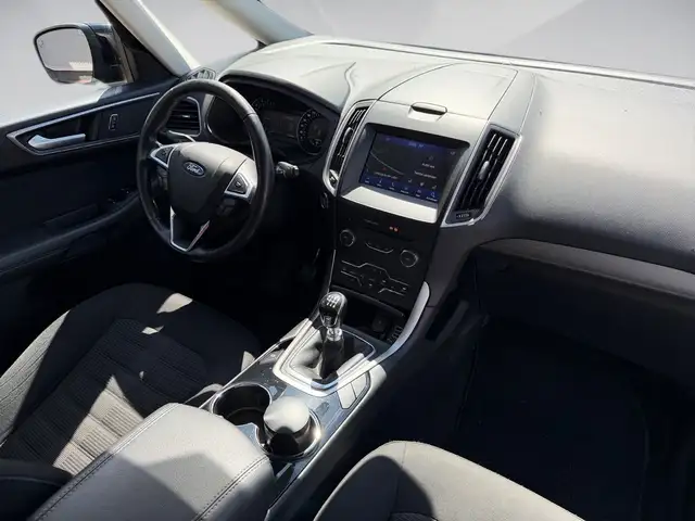 Ford Galaxy view 15