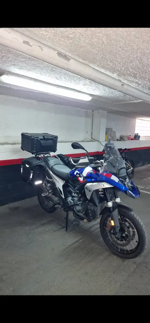 BMW R 1300 GS 02NA	 	Freno deportivo

020B	 	DSA

0219	 	Faro de - 1
