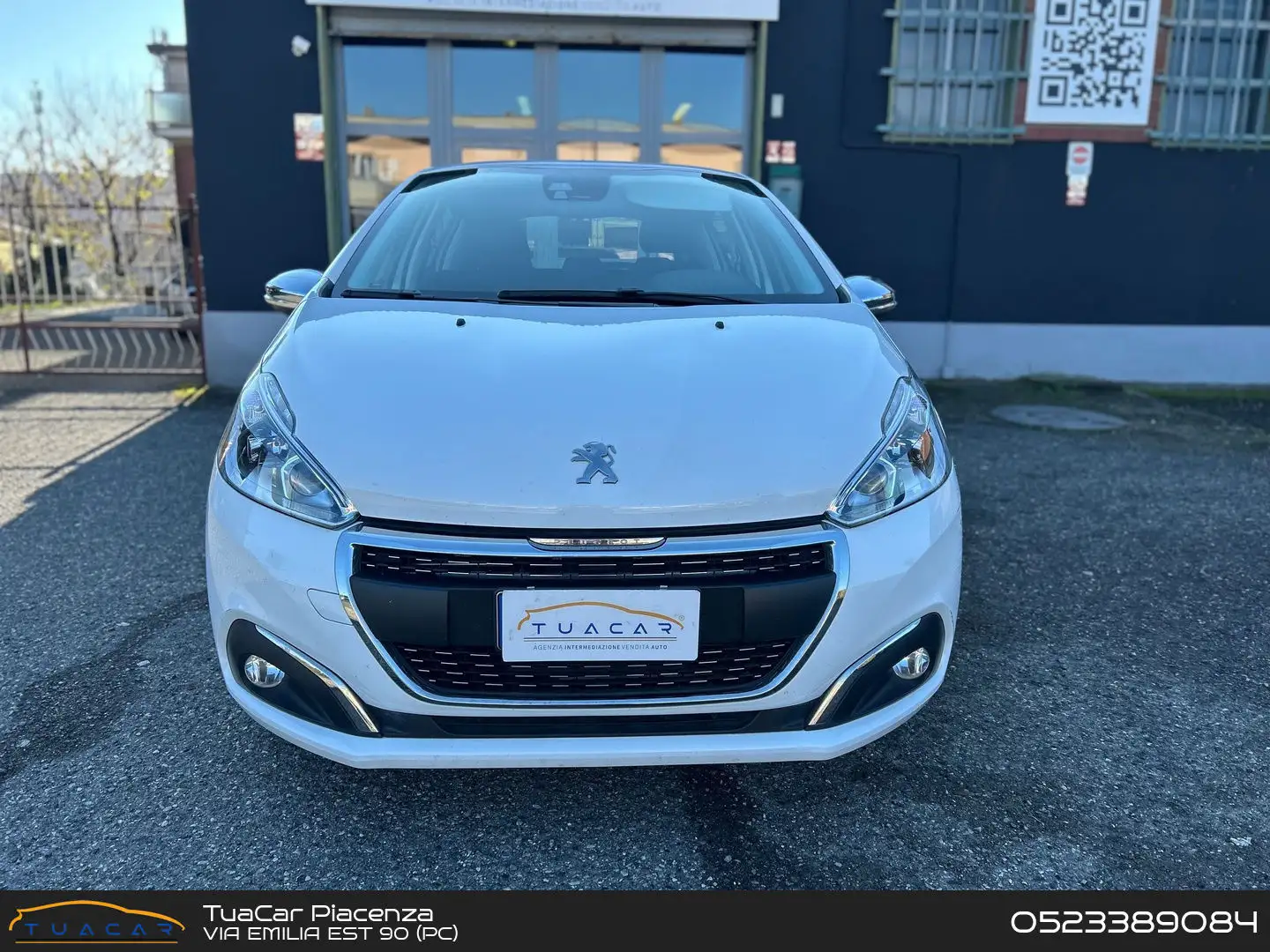Peugeot 208 Allure 1.2 PureTech 82 Белый - 1