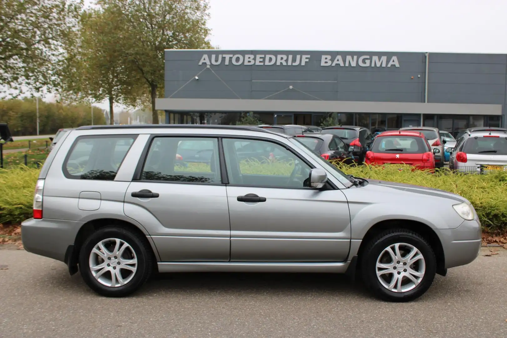 Subaru Forester 2.0 X COMFORT PACK 4WD/CLIMA AIRCO/TREKHAAK/LM-VEL Gris - 2