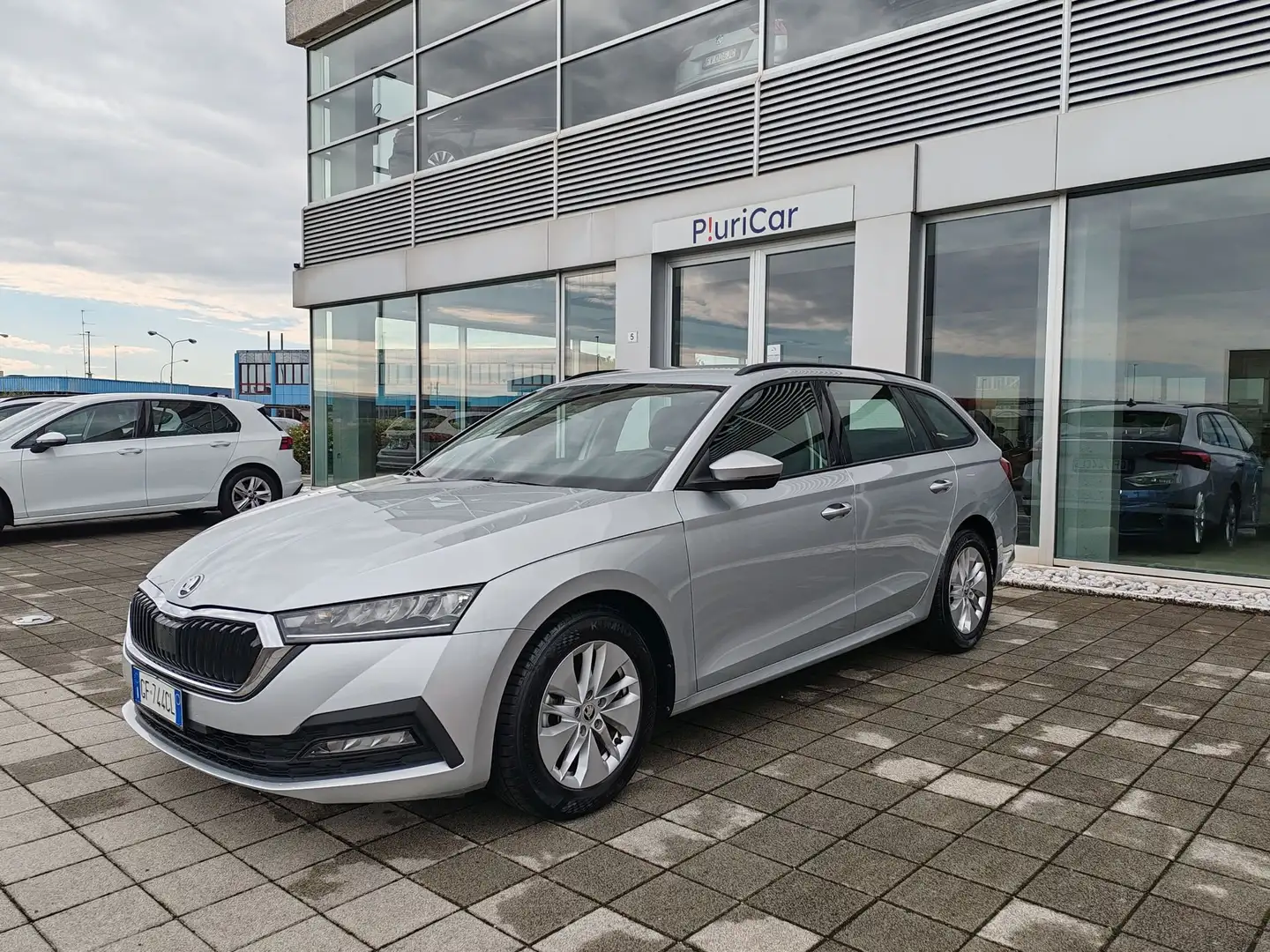 Skoda Octavia 1.0 e-TEC DSG Wagon Executive Fari LED Sensori Argento - 1