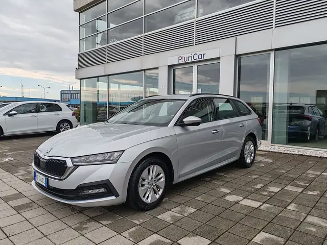 Skoda Octavia 1.0 e-TEC DSG Wagon Executive Fari LED Sensori