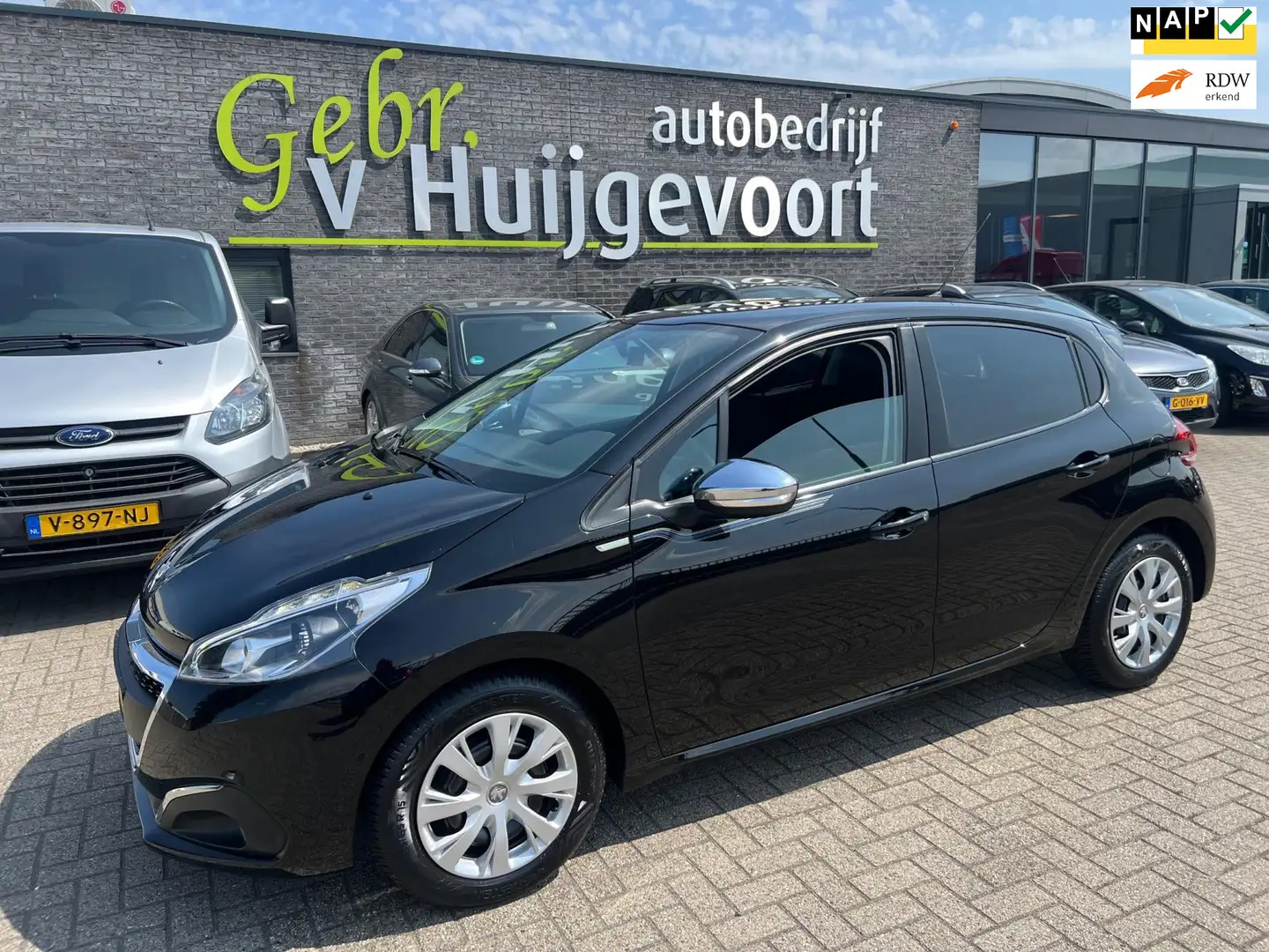 Peugeot 208 1.2 PureTech Urban Soul Noir - 1