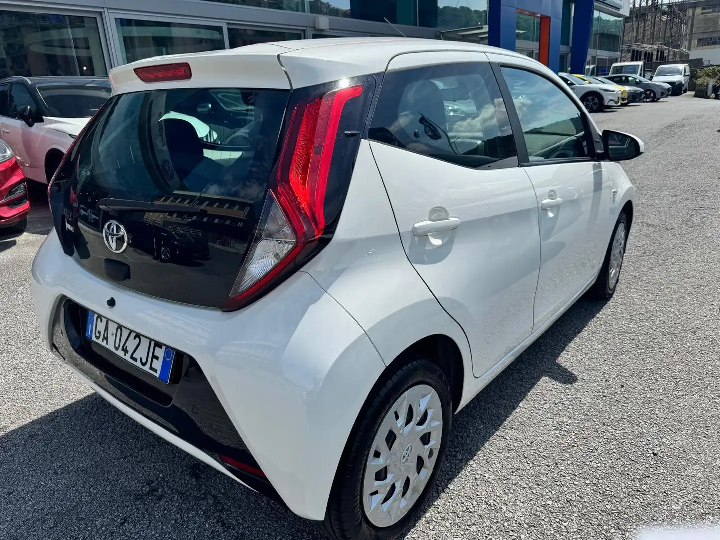 Toyota Aygo Aygo 5p 1.0 x-cool 72cv Bianco - 2