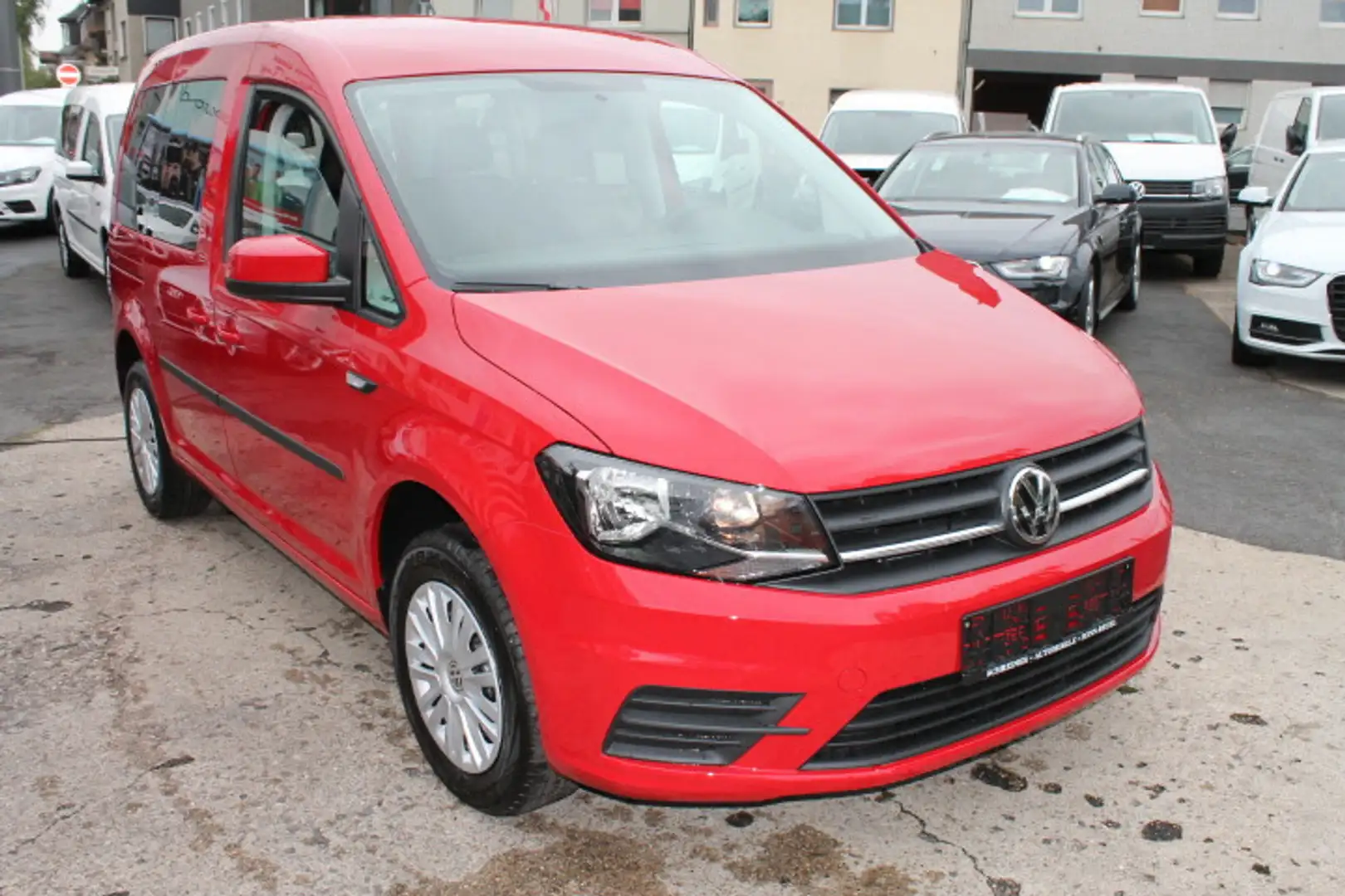 Volkswagen Caddy 2,0 Tdi 5-Sitzer 1.Hand NAVI Scheckheft gepflegt ! Rot - 1