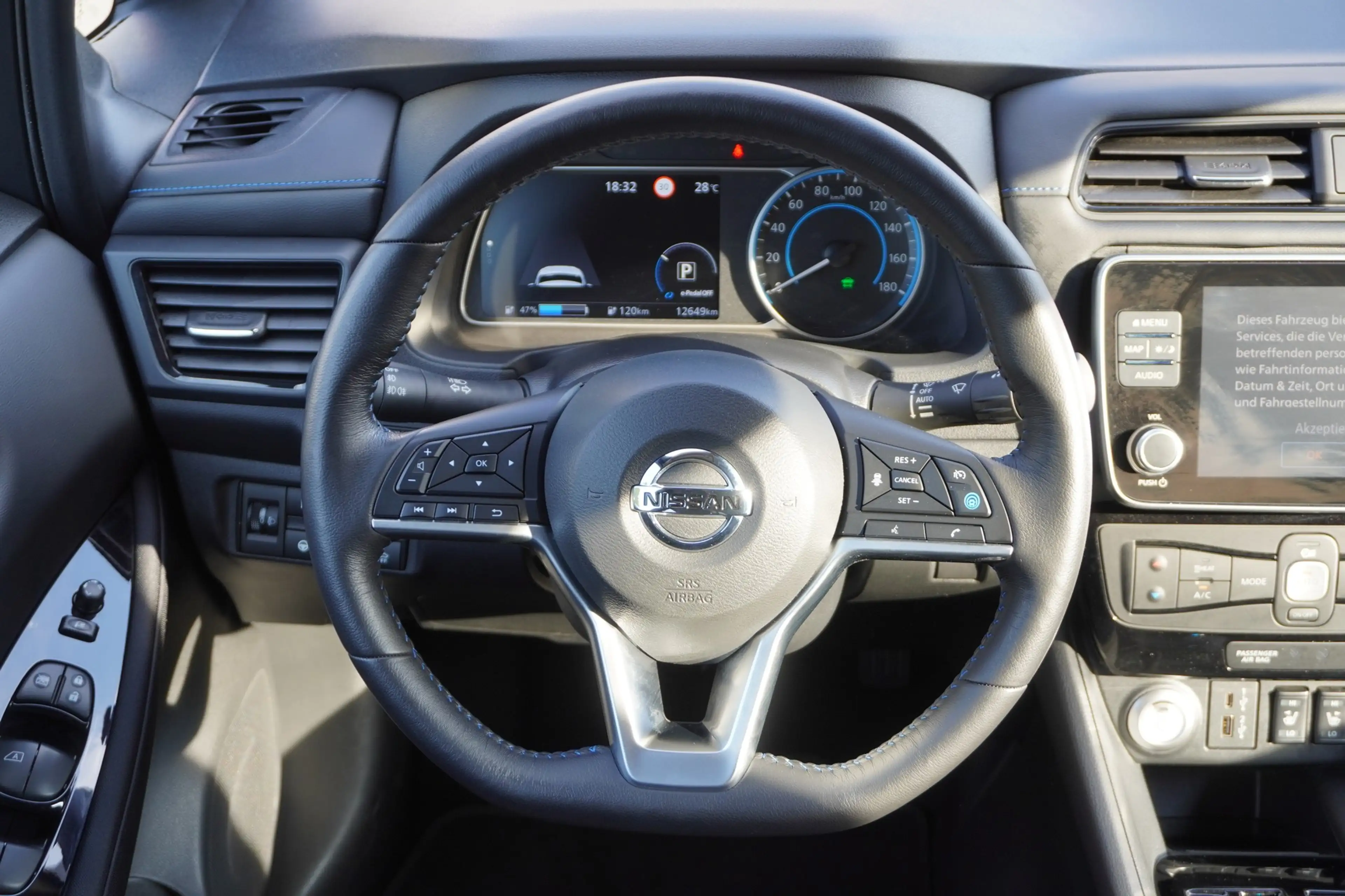 Nissan Leaf Basis DCT Navi ACC Totwinkel Sitzheizung — photo 13