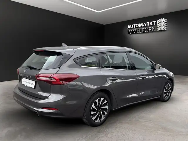 Ford Focus view 8