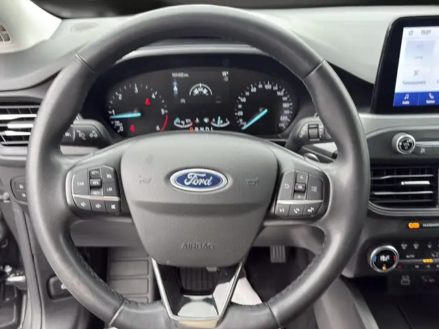Ford Focus view 14