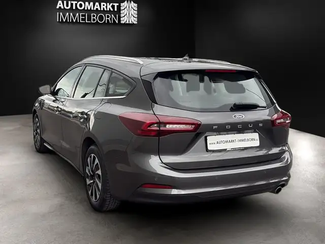 Ford Focus view 5
