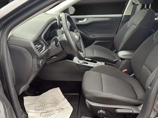 Ford Focus view 13