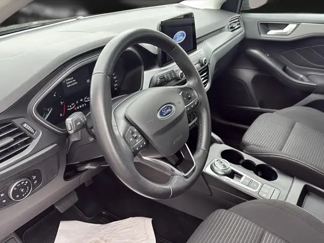 Ford Focus view 15