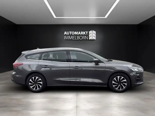 Ford Focus view 11