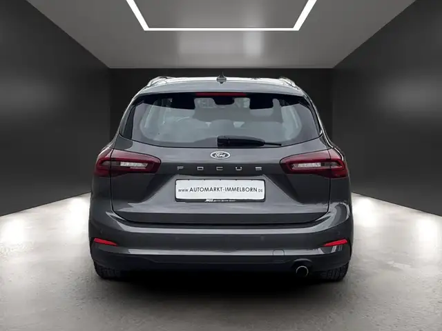 Ford Focus view 10