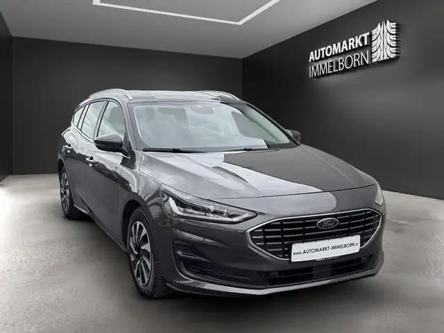 Ford Focus view 2
