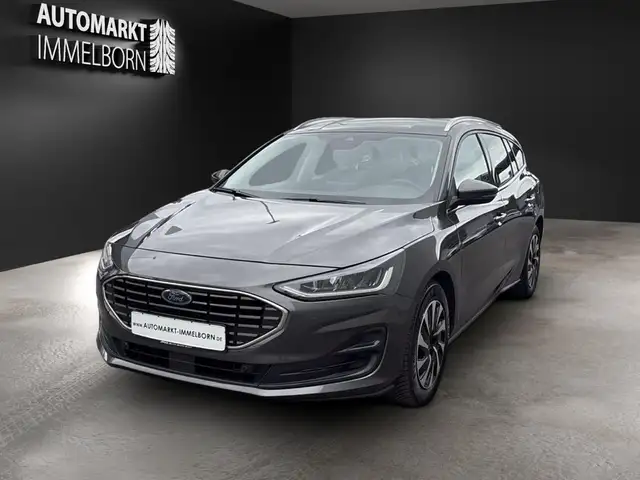 Ford Focus view 3