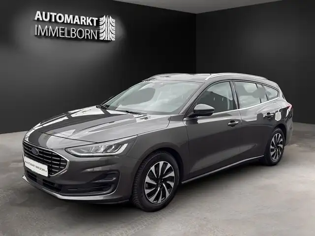 Ford Focus view 4