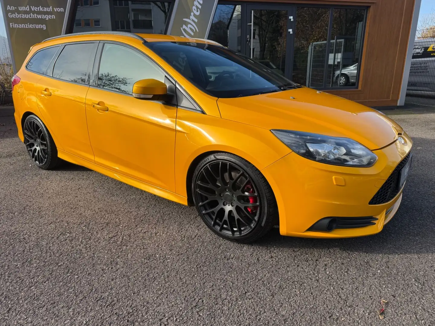 Ford Focus Turnier ST*BIXENON*LEDER*RFK*SPURHALTE Jaune - 1