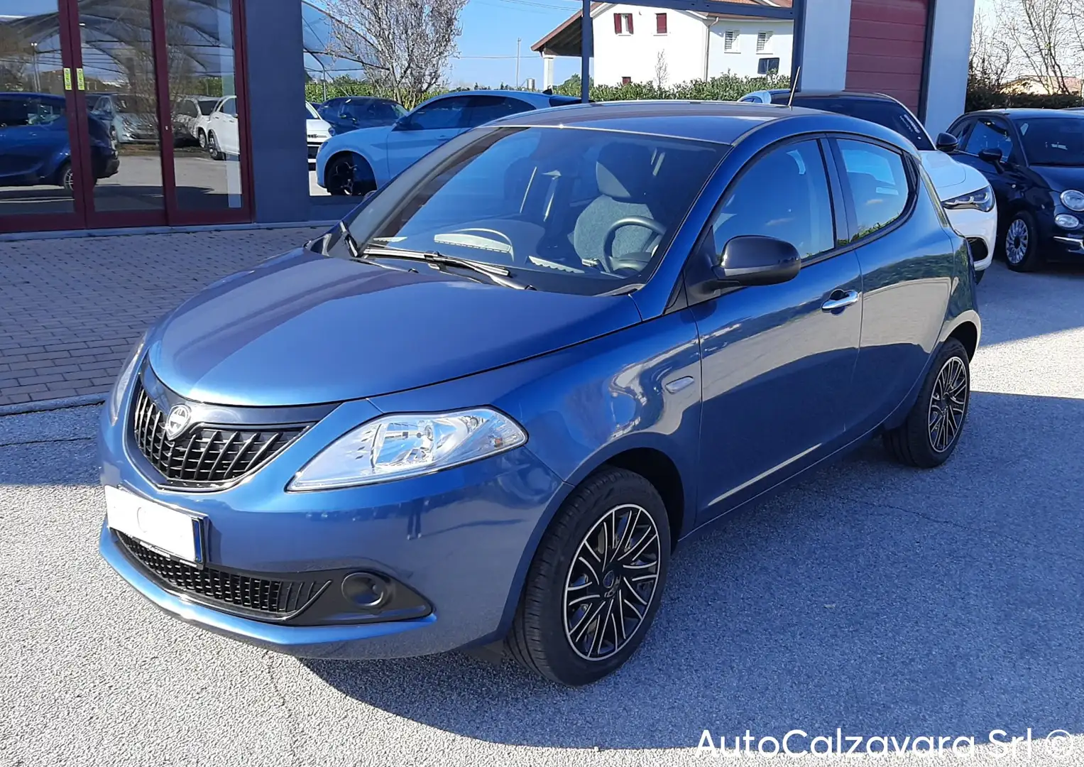 Lancia Ypsilon 1.0 FireFly Hybrid Oro / GT760ND Bleu - 1